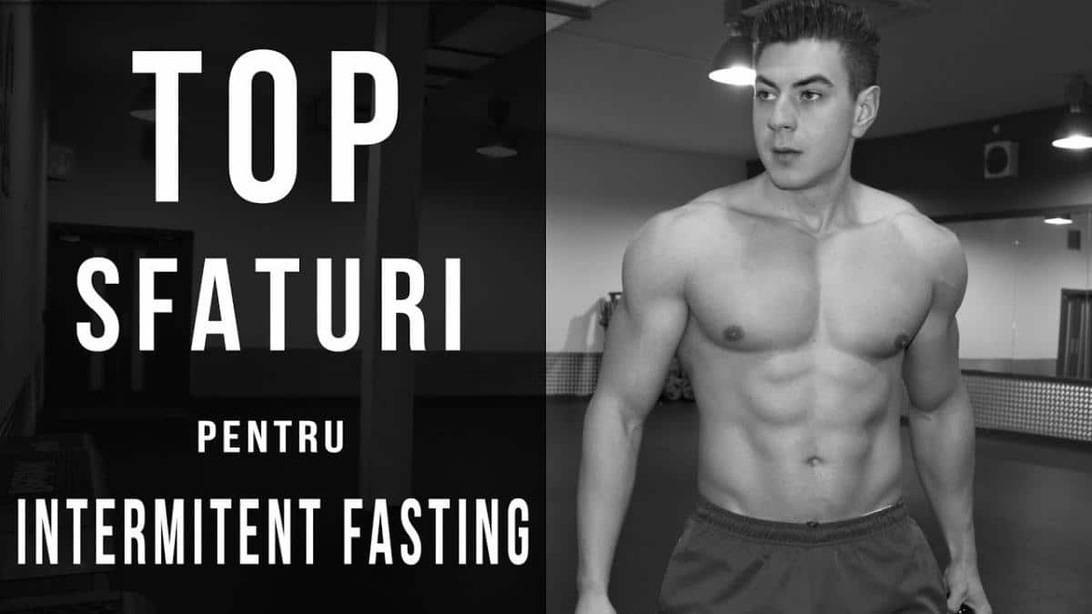 En bild med fitnesstema som antyder de fysiska resultaten av periodisk fasta, med en muskulös person i ett gym.